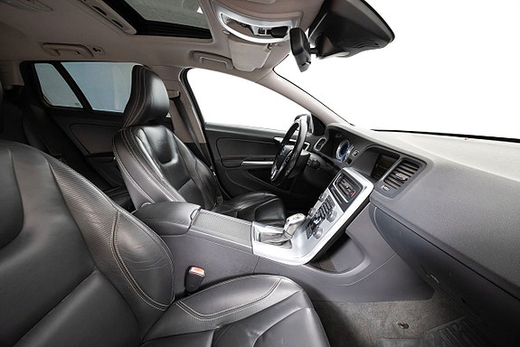 Volvo V60 14 of 27