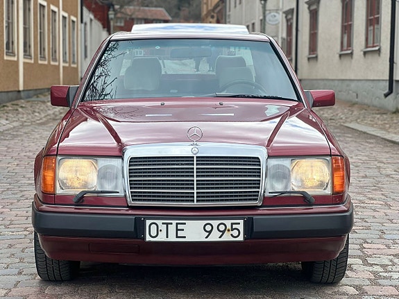 Mercedes-Benz E300 e