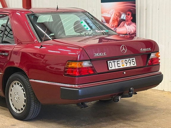 Mercedes-Benz 300 CD 2 of 25