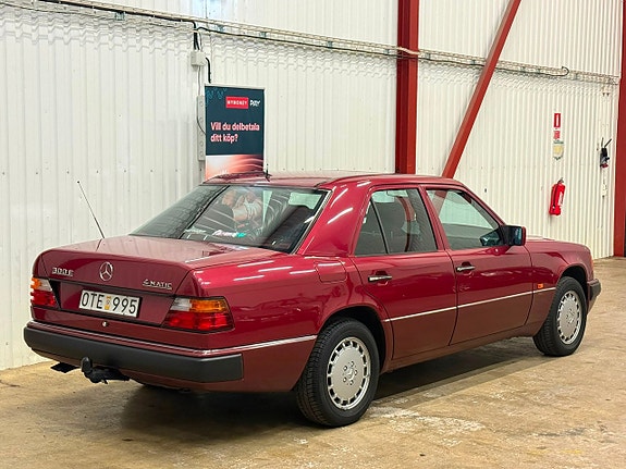 Mercedes-Benz 300 CD 9 of 25