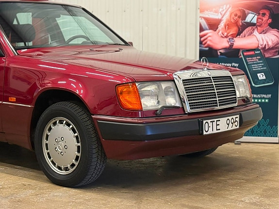 Mercedes-Benz 300 CD 3 of 25