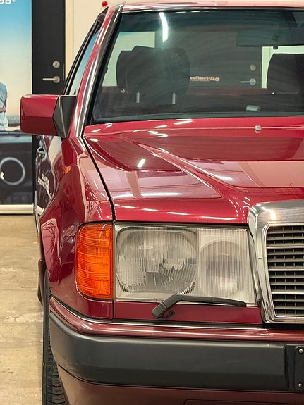 Mercedes-Benz 300 CD 8 of 25