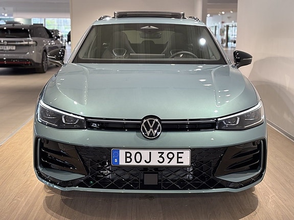 Volkswagen Passat 2 of 5