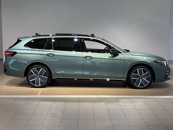 Volkswagen Passat 3 of 5