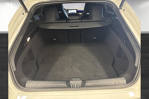 Mercedes-Benz CLA250 e 16 of 23