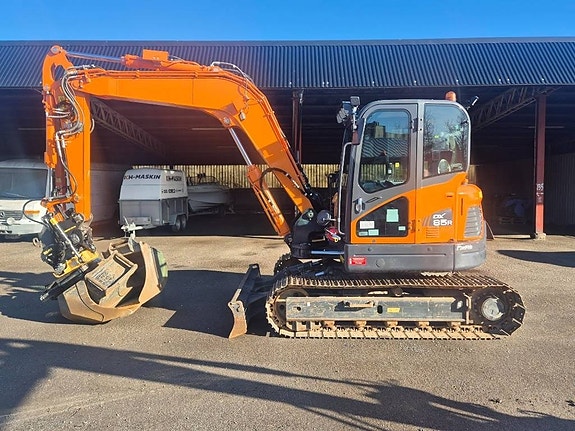 Develon DX 85 R-3 - Stållarver - Engcon RT & 3 skopor