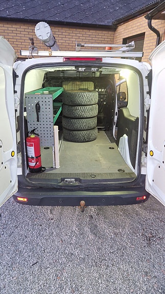Ford Transit Connect 4 of 5