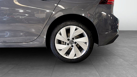 Volkswagen Golf VIII 6 of 18