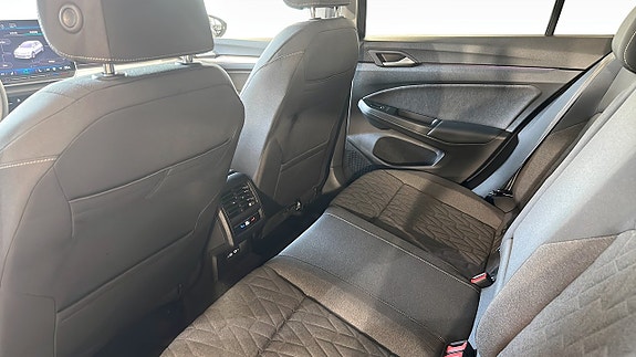 Volkswagen Golf VIII 12 of 18