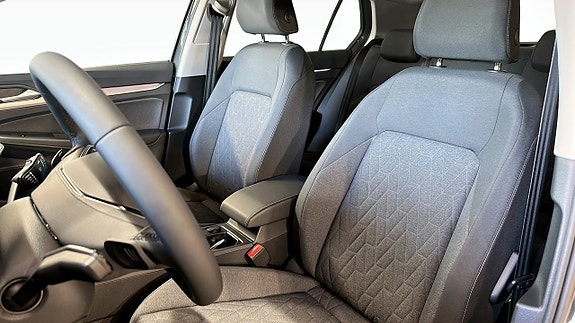 Volkswagen Golf VIII 8 of 18