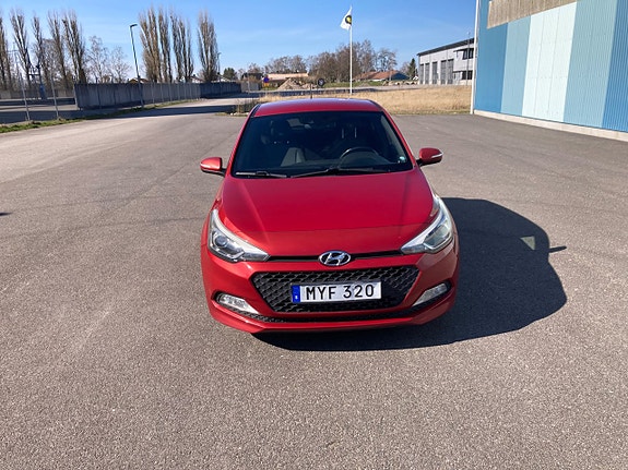 Hyundai i20 2 of 5