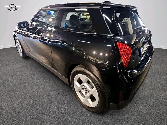 MINI Cooper E 4 of 5