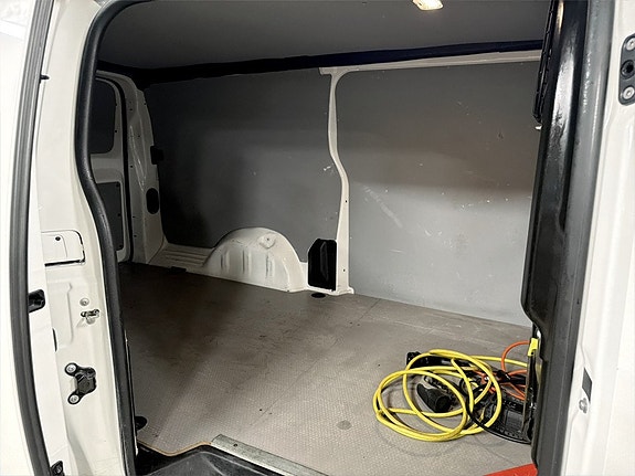 Peugeot e-Expert 18 of 19