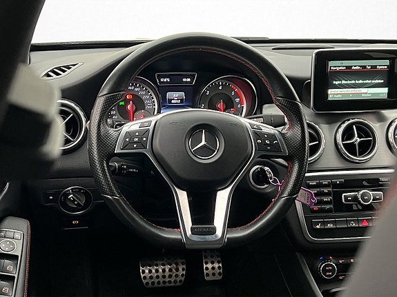 Mercedes-Benz GLA220 13 of 30
