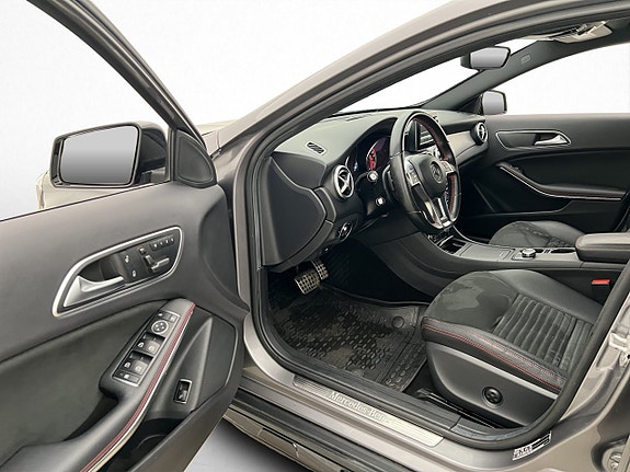 Mercedes-Benz GLA220 12 of 30