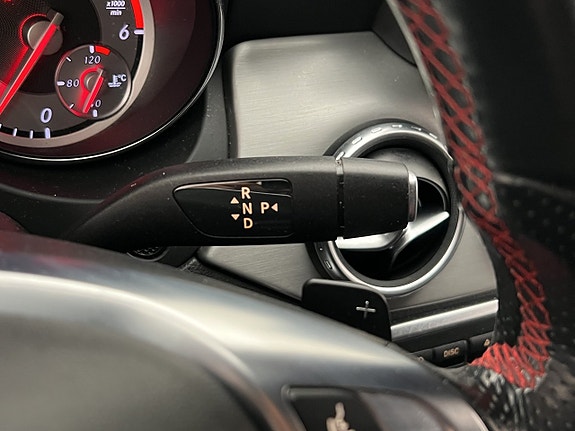 Mercedes-Benz GLA220 27 of 30
