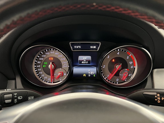 Mercedes-Benz GLA220 14 of 30