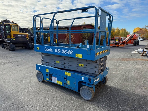 Genie GS-2646 - 10 m - Saxlift - Nybesiktigad - 2011 2 of 5