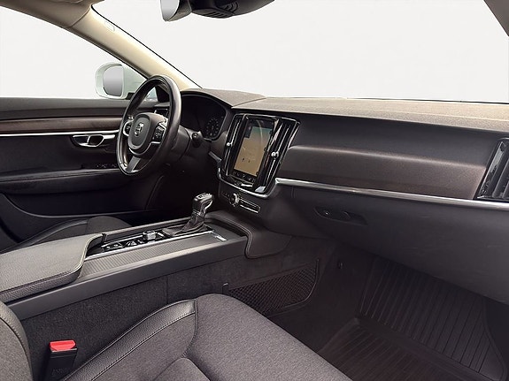 Volvo V90 Cross Country 14 of 24