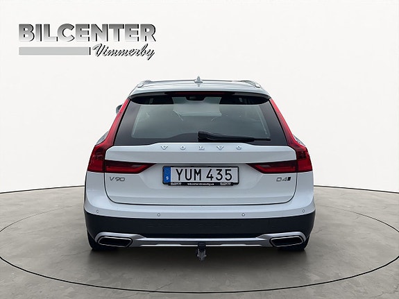 Volvo V90 Cross Country 8 of 24