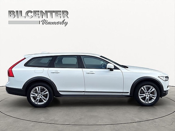 Volvo V90 Cross Country 6 of 24