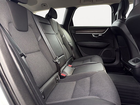 Volvo V90 Cross Country 19 of 24