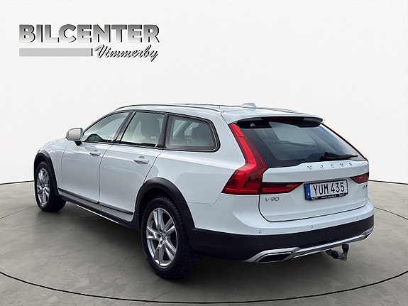 Volvo V90 Cross Country 4 of 24