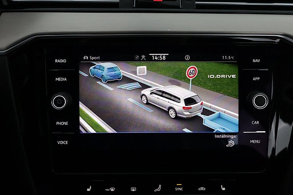 Volkswagen Passat Alltrack 17 of 23