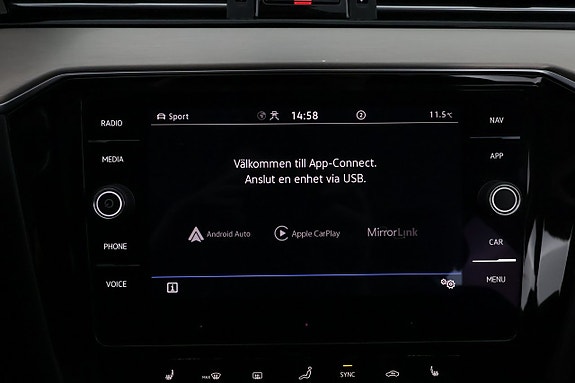 Volkswagen Passat Alltrack 16 of 23