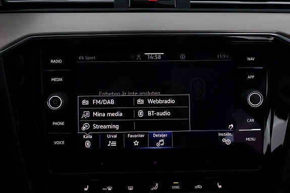 Volkswagen Passat Alltrack 18 of 23