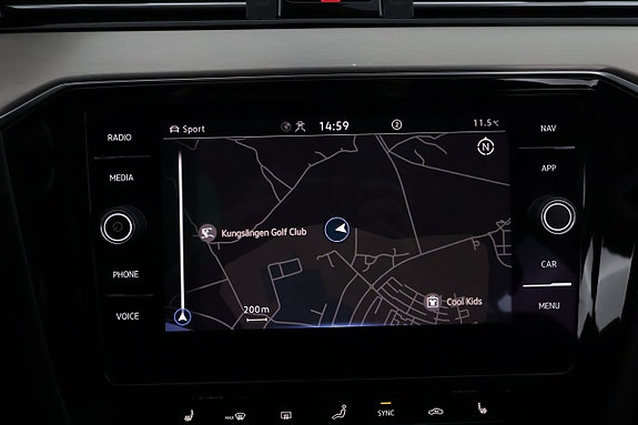 Volkswagen Passat Alltrack 19 of 23