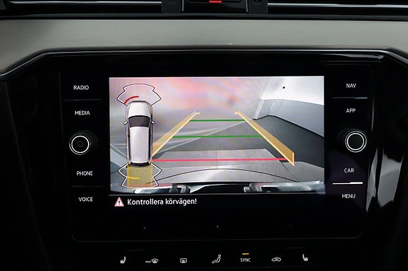 Volkswagen Passat Alltrack 21 of 23