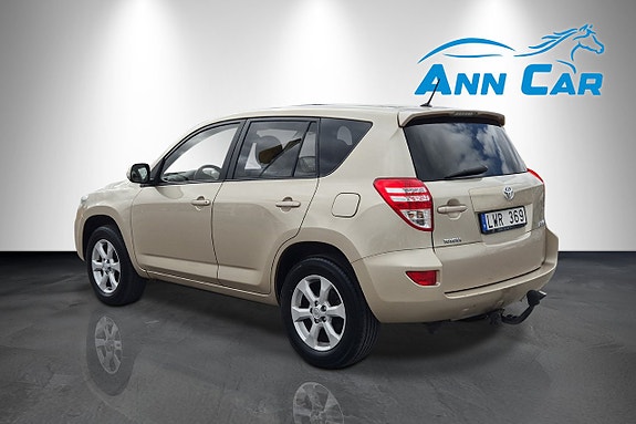 Toyota RAV4 3 of 9