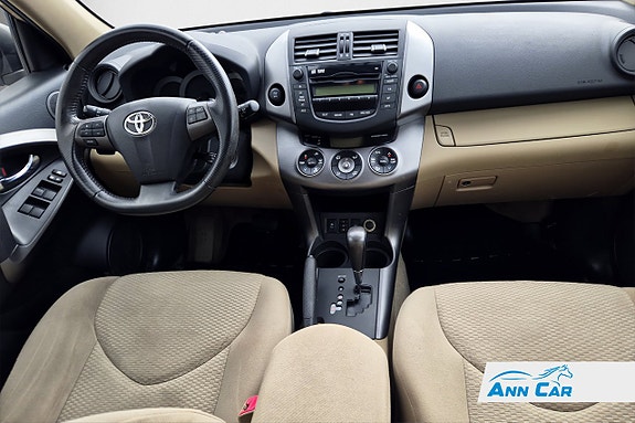Toyota RAV4 7 of 9