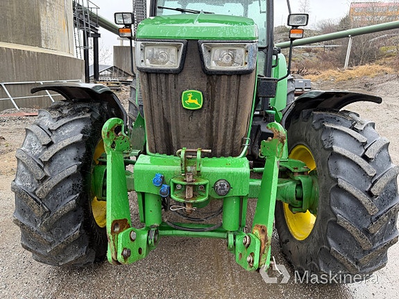 Traktor John Deere 5075M med sopmaskin Broddson Nordic Sweeper 17 of 27