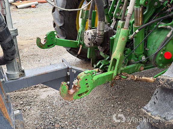 Traktor John Deere 5075M med sopmaskin Broddson Nordic Sweeper 27 of 27