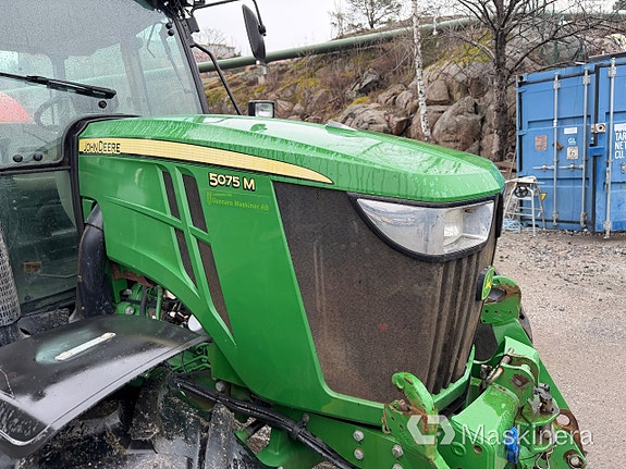 Traktor John Deere 5075M med sopmaskin Broddson Nordic Sweeper 20 of 27