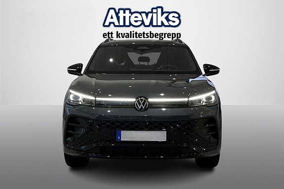 Volkswagen Tiguan 2 of 18