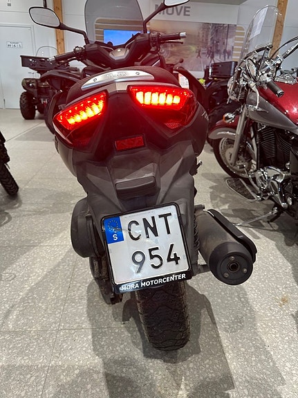 Yamaha X-MAX 250 ABS 6 of 8