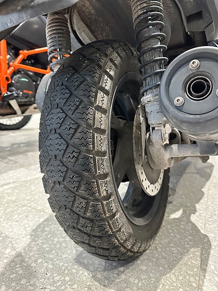 Yamaha X-MAX 250 ABS 4 of 8