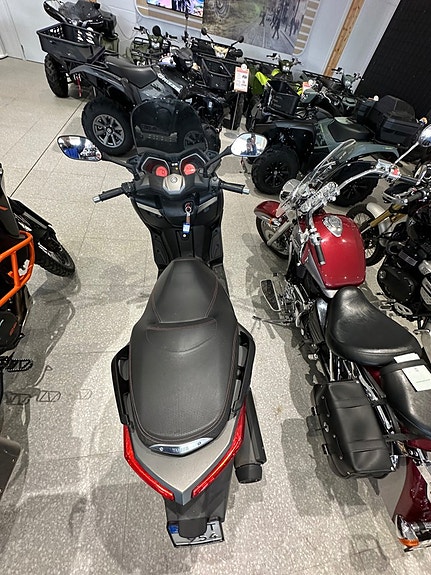Yamaha X-MAX 250 ABS 7 of 8