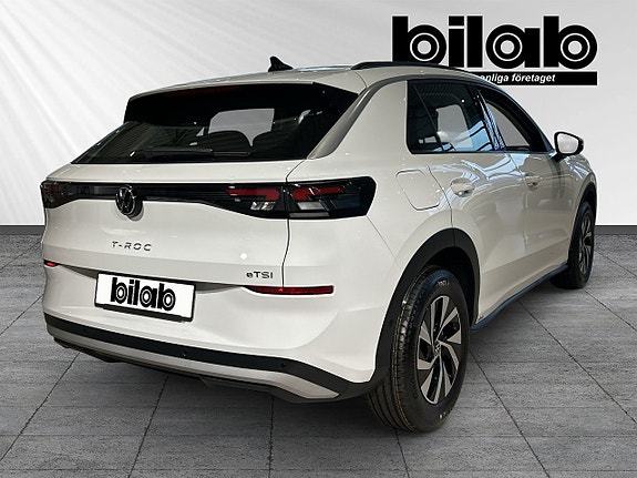 Volkswagen T-Roc 4 of 9