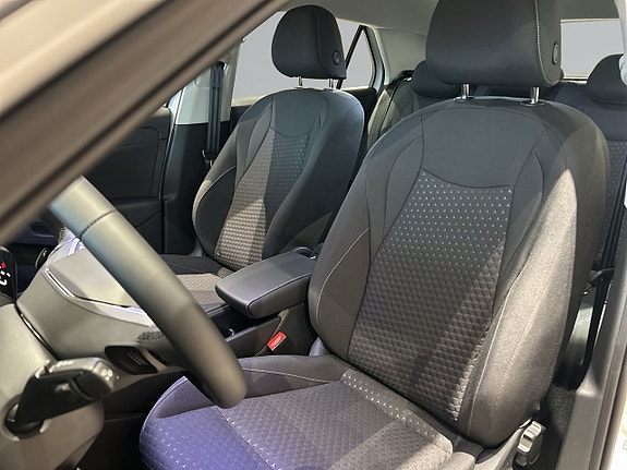 Volkswagen T-Roc 8 of 9