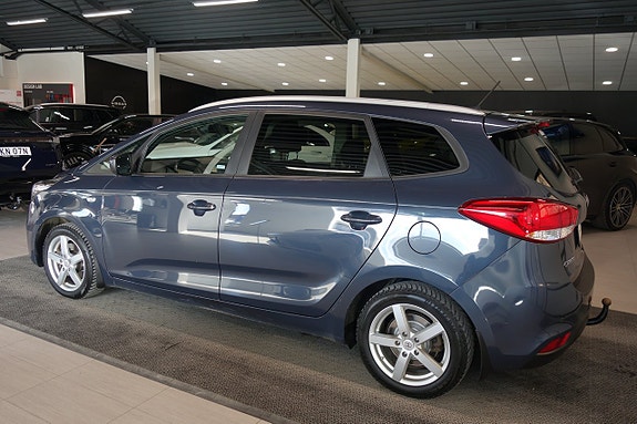 Kia Carens 2 of 5