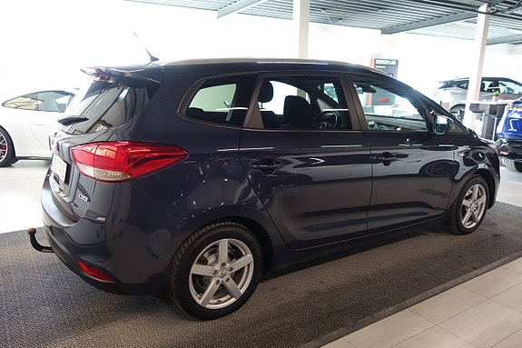 Kia Carens 3 of 5