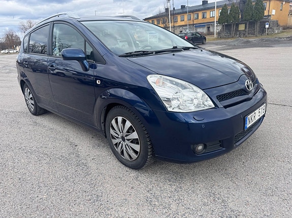 Toyota Corolla Verso 3 of 5