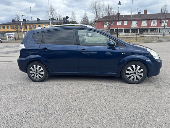 Toyota Corolla Verso 4 of 5