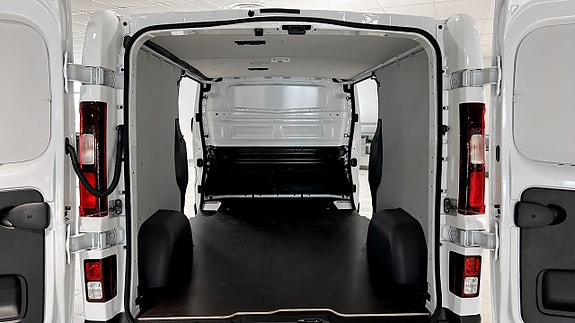 Renault Trafic 5 of 9