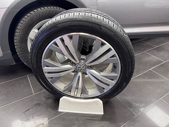 Volkswagen Passat Alltrack 16 of 19