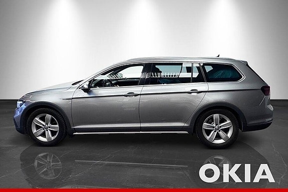 Volkswagen Passat Alltrack 2 of 5